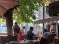 Meran-Obermais - herrlich auf Südtirolerisch speisen und trinken im Biergarten des Restaurants Mösl