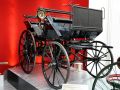Der Daimler-Motorwagen,1886 auf Basis eines American-Kutschwagens konstruiert – ein Nachbau, zu sehen im Verkehrsmuseum Dresden