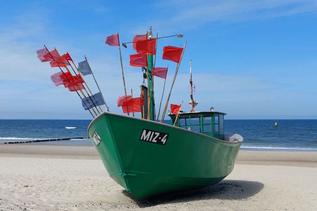 Misdoy-Międzyzdroje - ein Fischkutter am Ostseestrand