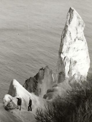 Møns Klint Memories; Oatern 1967 - unser Autor Helmut Möller mit seinem Schulfreund Ingo bei gefährlichen Kraxeleien auf der im Jahre 1988 in die Ostsee gestürzten Sommerspiret Møns Klint Memories; Oatern 1967 - unser Autor Helmut Möller mit seinem Schulfreund Ingo bei gefährlichen Kraxeleien auf der im Jahre 1988 in die Ostsee gestürzten Sommerspiret