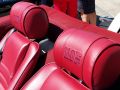 Morgan Plus 4 Roadster 110 Years Edition, Baujahr 2019 - die roten Ledersitze mit '110 Years'-Emblem