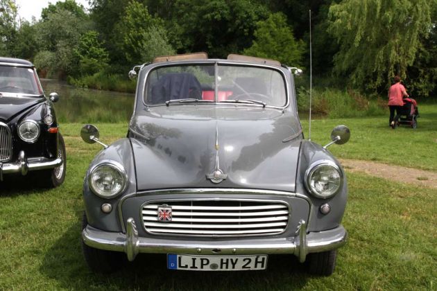 Die Front des Morris Minor 1000 Series II als Cabrio-Limousine, Convertible genannt, der Baujahre 1952 bis 1956.