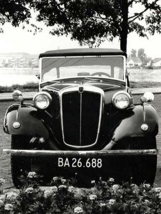 Morris Eight Series I, offener Tourenwagen, Baujahr 1937 - von uns 1964 in Dänemark fotografiert Morris Eight Series I, offener Tourenwagen, Baujahr 1937 - von uns 1964 in Dänemark fotografiert