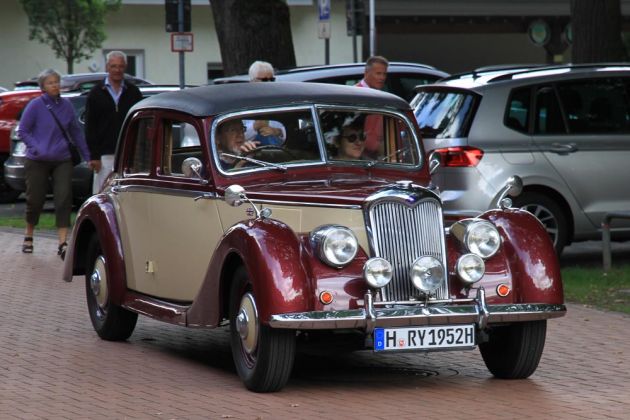 Ein 1952er Riley RMA Saloon auf dem Wege zum Britentreffen in Steinhude am Meer - 1.496 ccm Vierzylinder-Reihenmotor, 55 bhp Ein 1952er Riley RMA Saloon auf dem Wege zum Britentreffen in Steinhude am Meer - 1.496 ccm Vierzylinder-Reihenmotor, 55 bhp