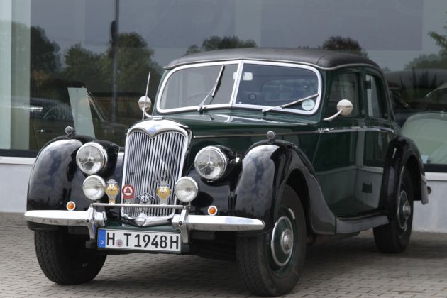 Ein Riley RMB der Bauzeit von 1946 bis 1952 mit dem 2,5-Liter ‚Big Four‘-Motor - aus dieser Perspektive sieht der Riley so richtig nobel und majestätisch aus Ein Riley RMB der Bauzeit von 1946 bis 1952 mit dem 2,5-Liter ‚Big Four‘-Motor - aus dieser Perspektive sieht der Riley so richtig nobel und majestätisch aus