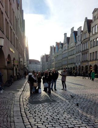 Münster in Westfalen im Zentrum des Münsterlands - der Prinzipalmarkt im Gegenlicht Münster in Westfalen im Zentrum des Münsterlands - der Prinzipalmarkt im Gegenlicht