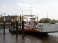 Bremen-Vegesack,  der Museumshaven - Einfahrt zum Vegesacker Hafen zwischen 'Utkiek' mit Fähranleger und Verwaltung der Lürssen-Werft
