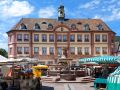 Neustadt an der Weinstrasse - das historische Rathaus im Barockstil, erbaut 1729