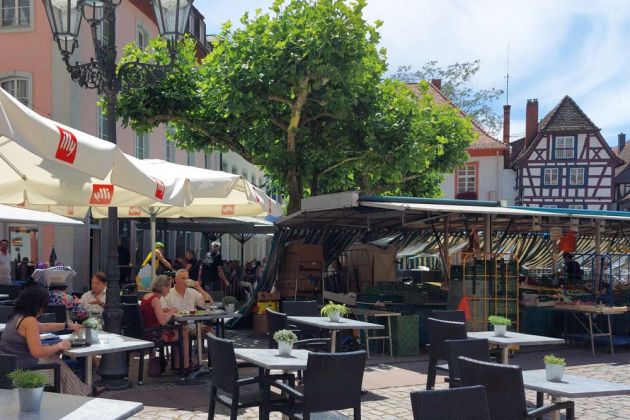 Neustadt an der Weinstraße - Cafés und Restaurants am Marktplatz Neustadt an der Weinstraße - Cafés und Restaurants am Marktplatz