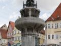 Nördlingen im Nördlinger Ries - der Kriegerbrunnen am Marktplatz