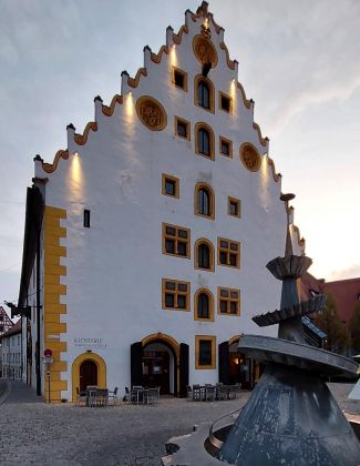 Nördlingen im Nördlinger Ries - das Klösterle, Stadtsaal und Hotel, ursprünglich der Kirchenbau eines 1233 erbauten Franziskanerklosters Nördlingen im Nördlinger Ries - das Klösterle, Stadtsaal und Hotel, ursprünglich der Kirchenbau eines 1233 erbauten Franziskanerklosters