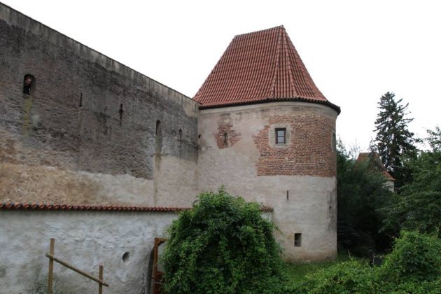 Nördlingen im Nördlinger Ries - die historische Stadtmauer mit dem Kolturm Nördlingen im Nördlinger Ries - die historische Stadtmauer mit dem Kolturm