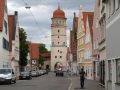 Nördlingen im Nördlinger Ries - die Deininger Strasse mit dem Deininger Tor