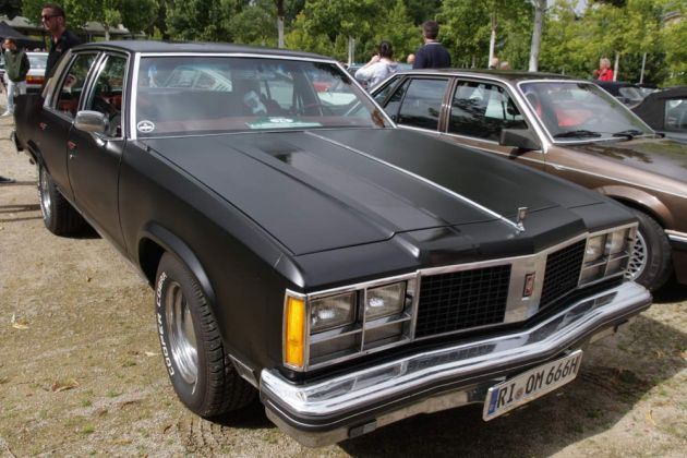 Oldsmobile Ninety-Eight, 4-door-sedan - Modelljahr 1978 Oldsmobile Ninety-Eight, 4-door-sedan - Modelljahr 1978