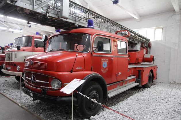 Oldtimer Museum Rügen in Prora - Daimler-Benz Drehleiter DL 30h, Baujahr 1961 Oldtimer Museum Rügen in Prora - Daimler-Benz Drehleiter DL 30h, Baujahr 1961