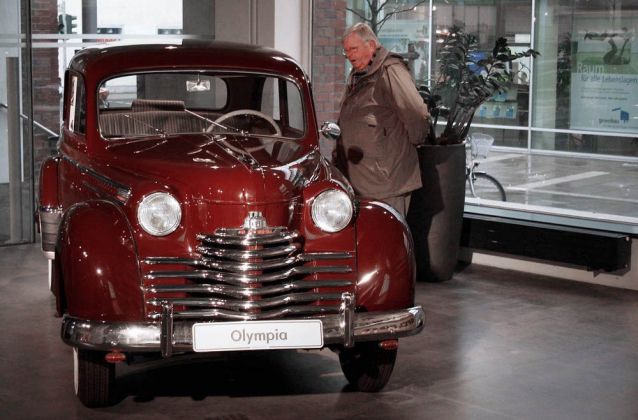 Opel Olympia, Baujahr 1952 - 1,5-Liter-OHV-Motor mit vierfach gelagerter Kurbelwelle und 39 PS, 112 kmh