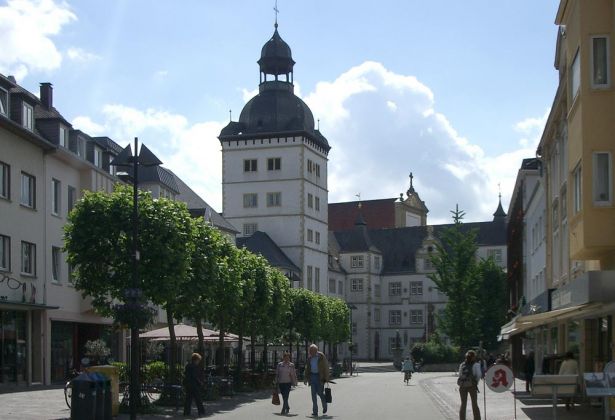 Paderborn in Ostwestfalen-Lippe - der Kamp mit dem Gymnasium Theodorianum, der Paderborner Domschule aus dem 16./17. Jahrhundert Paderborn in Ostwestfalen-Lippe - der Kamp mit dem Gymnasium Theodorianum, der Paderborner Domschule aus dem 16./17. Jahrhundert
