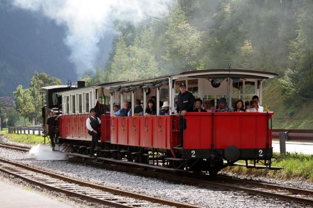 Der Dampfzug der Achenseebahn kurz vor Maurach-Seespitz am Achensee nahe Pertisau Der Dampfzug der Achenseebahn kurz vor Maurach-Seespitz am Achensee nahe Pertisau