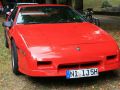 Ein Pontiac Fiero Fastback  Mittelmotor-Sportwagen wie er von 1986 bis 1988 gefertigt wurde