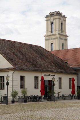 Landeshauptstadt Potsdam, Neuer Narkt - die städtische Ratswaage vor dem Turm der Garnisonkirche ist heute eine Gaststätte Landeshauptstadt Potsdam, Neuer Narkt - die städtische Ratswaage vor dem Turm der Garnisonkirche ist heute eine Gaststätte