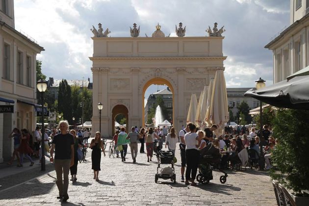 Potsdam - das Brandenburger Tor von 1770/71 auf dem Luisenplatz