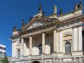 Potsdam - der Lange Stall,, ein ehemaliges Reit- und Exerzierhaus neben dem Turm der Garnisonskirche