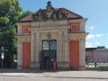 Potsdam - ein Seitenportal des 1685 errichteten Marstalls, der heute das Potsdamer Filmmuseum beherbergt 