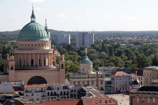 Potsdam von oben - der Alte Markt mit der Kuppel der klassizistischen St. Nikolaikirche Potsdam von oben - der Alte Markt mit der Kuppel der klassizistischen St. Nikolaikirche