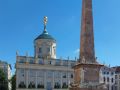 Potsdam - der Obelisk auf dem Alten Markt vor dem Potsdam-Museum im alten Rathaus