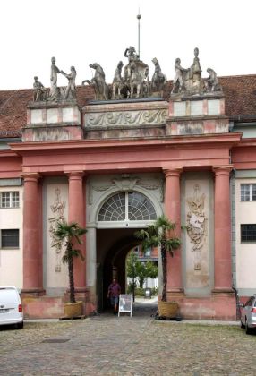 Potsdam, Neuer Markt - der Eingang zum ehemaligen Kutschstall, heute 'Haus der Brandenburg-Preußischen Geschichte' Potsdam, Neuer Markt - der Eingang zum ehemaligen Kutschstall, heute 'Haus der Brandenburg-Preußischen Geschichte'