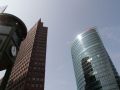 Der Potsdamer Platz in Berlin - der Kollhoff-Tower mit dem Panoramapunkt Berlin und der DB-Tower
