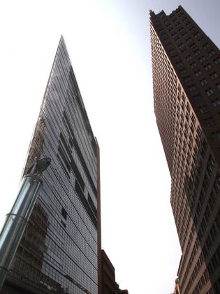 Der Potsdamer Platz in Berlin - das Piano-Hochhaus und der Kollhoff-Tower mit dem Panoramapunkt Berlin Der Potsdamer Platz in Berlin - das Piano-Hochhaus und der Kollhoff-Tower mit dem Panoramapunkt Berlin