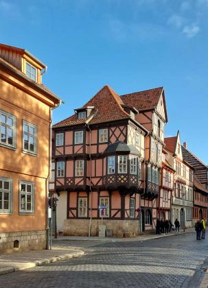 Quedlinburg - die Börse, ein Fachwerkgebäude aus dem Jahr 1677 Quedlinburg - die Börse, ein Fachwerkgebäude aus dem Jahr 1677