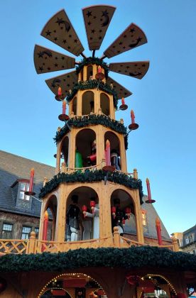Quedlinburg - die Weihnachts-Pyramide auf dem Marktplatz Quedlinburg - die Weihnachts-Pyramide auf dem Marktplatz