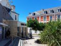 Port Maria auf der Halbinsel Quiberon im S&uuml;den der Bretagne - Touristb&uuml;ro und Rathaus