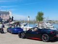 Port Haliguen auf der Halbinsel Quiberon - eine Fahrzeug-Parade der Auto Passion 2025, vorn ein Ferrari F 488 GTB