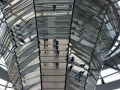 De gl&auml;serne Kuppel des Reichstagsgeb&auml;udes in Berlin, eine Innenansicht