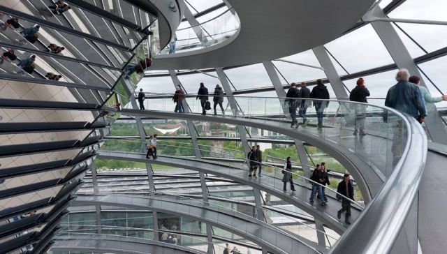 De gläserne Kuppel des Reichstagsgebäudes in Berlin, eine Innenansicht De gläserne Kuppel des Reichstagsgebäudes in Berlin, eine Innenansicht