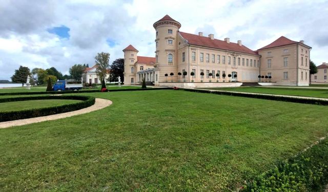 Rheinsberg in Brandenburg - der Lustgarten mit dem Schloss Rheinsberg Rheinsberg in Brandenburg - der Lustgarten mit dem Schloss Rheinsberg
