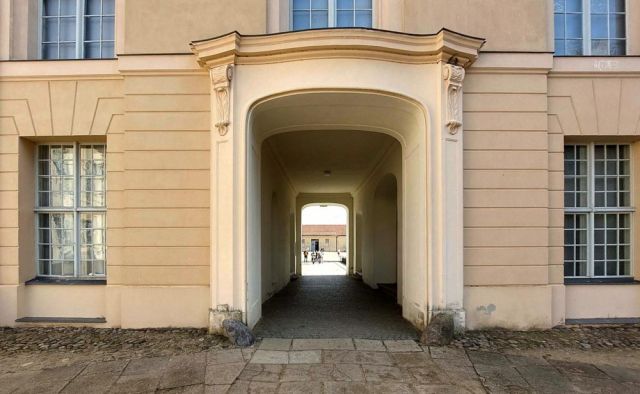 Das Schloss Rheinsberg, bekannt durch Kurt Tucholskys Erzählung 'Rheinsberg. Ein Bilderbuch für Verliebte' Das Schloss Rheinsberg, bekannt durch Kurt Tucholskys Erzählung 'Rheinsberg. Ein Bilderbuch für Verliebte'