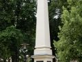 Rheinsberg in Brandenburg - die historische Postmeilens&auml;ule von 1765 am dreieckigen Triangelplatz