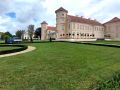 &nbsp;Rheinsberg in Brandenburg, die Schlossinsel -&nbsp; das Schloss Rheinsberg, eine symmetrische Dreifl&uuml;gelanlage mit zwei Rundt&uuml;rmen
