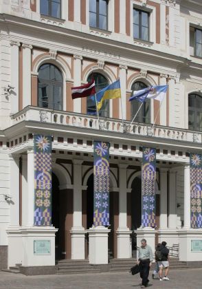 Die Altstadt von Riga in Lettland - das Portal des Rathauses am historischen Rathausplatz Die Altstadt von Riga in Lettland - das Portal des Rathauses am historischen Rathausplatz