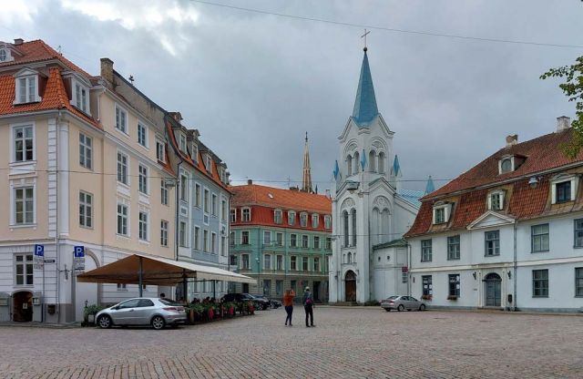 Die Altstadt von Riga - die Kirche der Schmerzhaften Maria, oder auch Mater Dolorosa Kirche, an der Pils iela Die Altstadt von Riga - die Kirche der Schmerzhaften Maria, oder auch Mater Dolorosa Kirche, an der Pils iela
