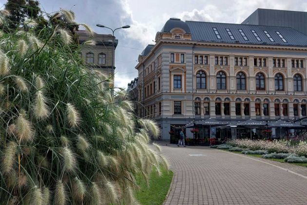 Rigas Altstadt - der weitläufige Livenplatz mit der Einkaufsstrasse Kalku iela Rigas Altstadt - der weitläufige Livenplatz mit der Einkaufsstrasse Kalku iela