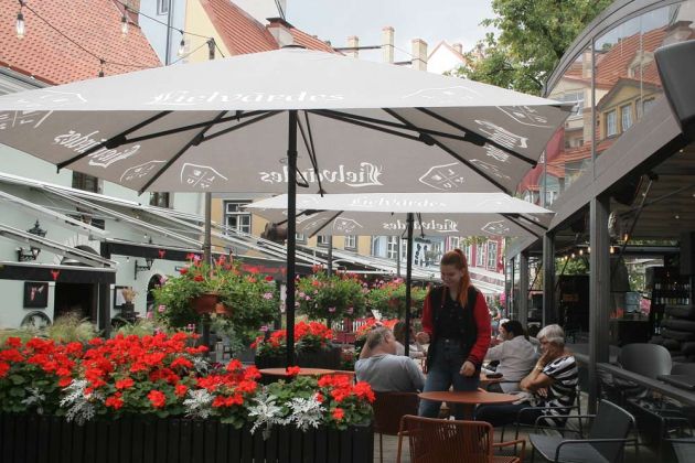 Der Biergarten Nekādu Problēmu an der Kalku iela in Rigas Altstadt Der Biergarten Nekādu Problēmu an der Kalku iela in Rigas Altstadt