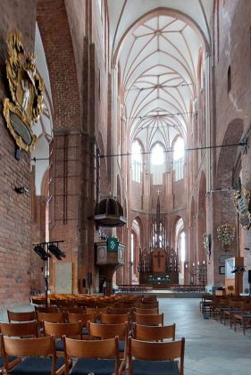Die Altstadt von Riga in Lettland - die Innenansicht der St. Petri-Kirche Die Altstadt von Riga in Lettland - die Innenansicht der St. Petri-Kirche