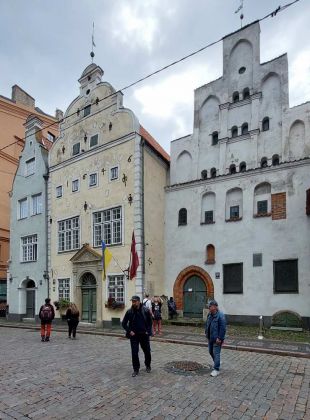 Riga in Lettland - die Wohnhausgruppe 'Drei Brüder', die älteste Wohnanlage in Riga Riga in Lettland - die Wohnhausgruppe 'Drei Brüder', die älteste Wohnanlage in Riga