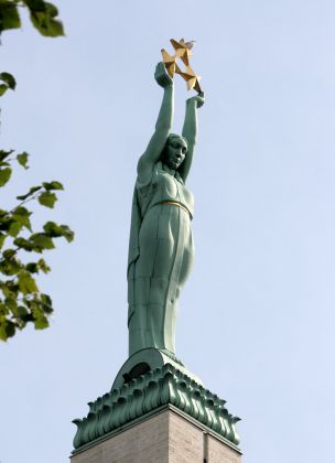 Riga in Lettland - das 1935 errichtete Freiheitsdenkmal, Symbol für Lettlands Unabhängigkeit Riga in Lettland - das 1935 errichtete Freiheitsdenkmal, Symbol für Lettlands Unabhängigkeit