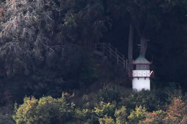 Der Leuchtturm Kolicker Ort an der Kreideküste auf der Ostseeinsel Rügen Der Leuchtturm Kolicker Ort an der Kreideküste auf der Ostseeinsel Rügen